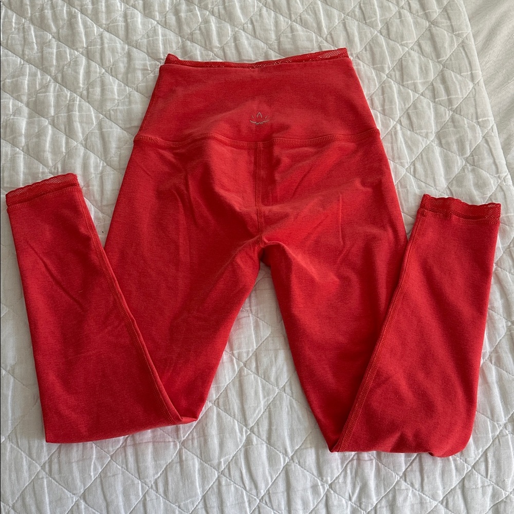 Beyond yoga Coral High-Waisted Leggings with lace trim brand new
